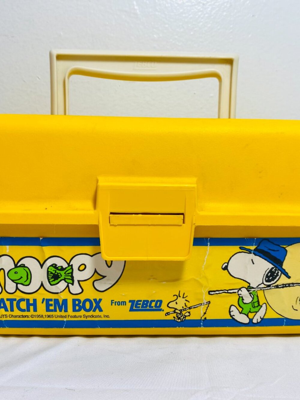 VNTG Snoopy Zebco "CATCH 'EM BOX" Yellow Tackle Box W/Removable Tray & Tackle